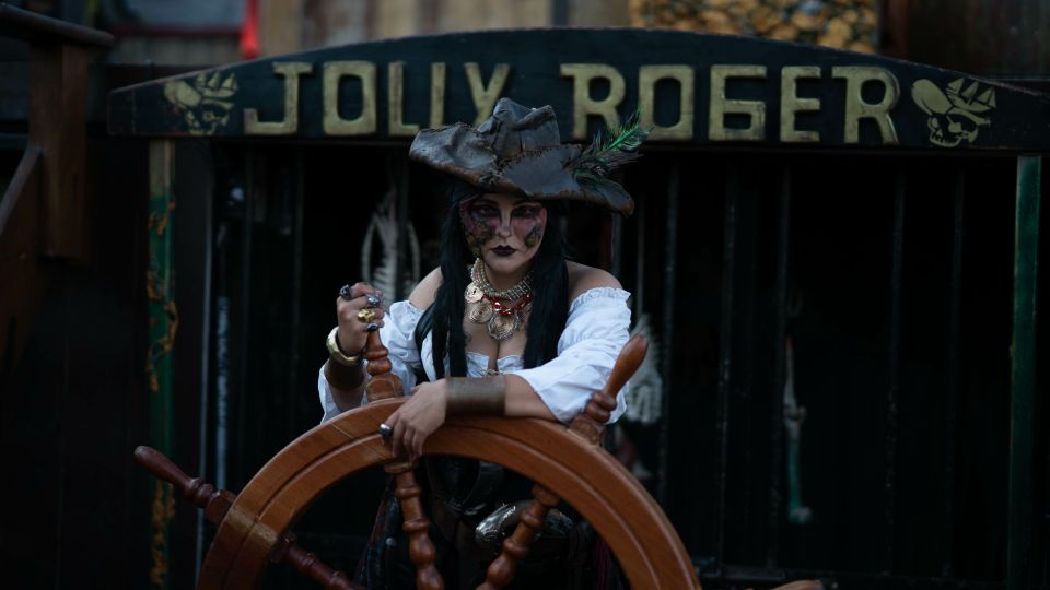 Cancún: Jolly Roger Pirate Dinner Cruise - Live Entertainment Onboard