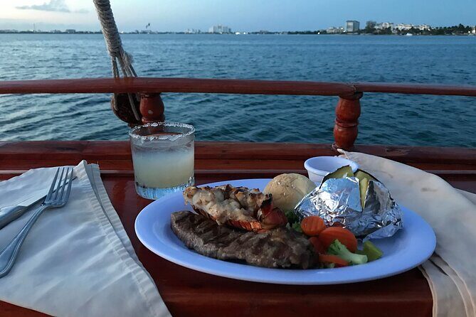 Cancun Lagoon Sunset Sailing Trip aboard classic Galeón with Dinner and Free bar - How the Tour Compares and Who It’s Best For