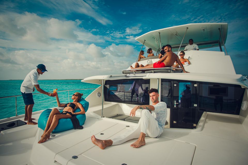 Cancun: Luxury and Elegance on Board - Onboard Amenities and Activities