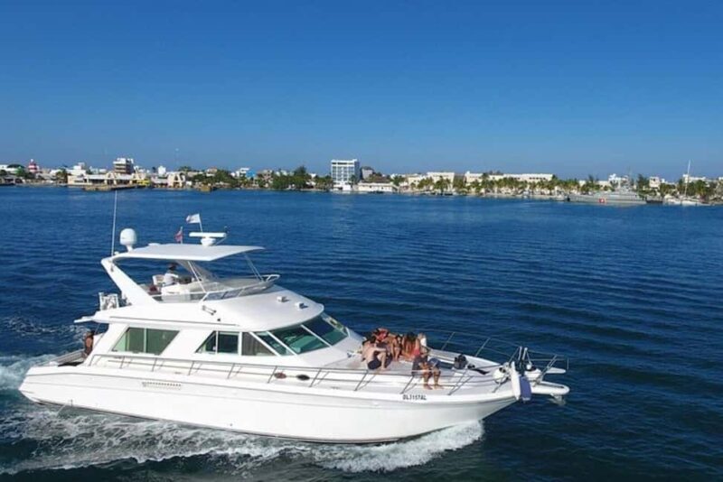Cancun: Luxury Yacht Tour to Isla Mujeres Chef #GMBSR55FUN - Gourmet Seafood and Onboard Dining