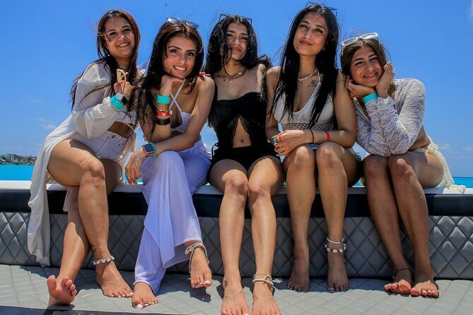 Cancún Private Catamaran with Snorkel and Open Bar - The Sum Up