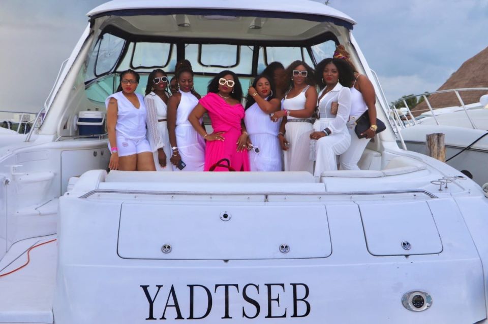 Cancun Private Yacht Sea Ray Sundancer 60 Feet - Cancun Hotel Zone Tour