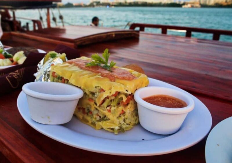 Cancun: Romantic evening in galleon with dinner and open bar - Who Will Love This Experience?