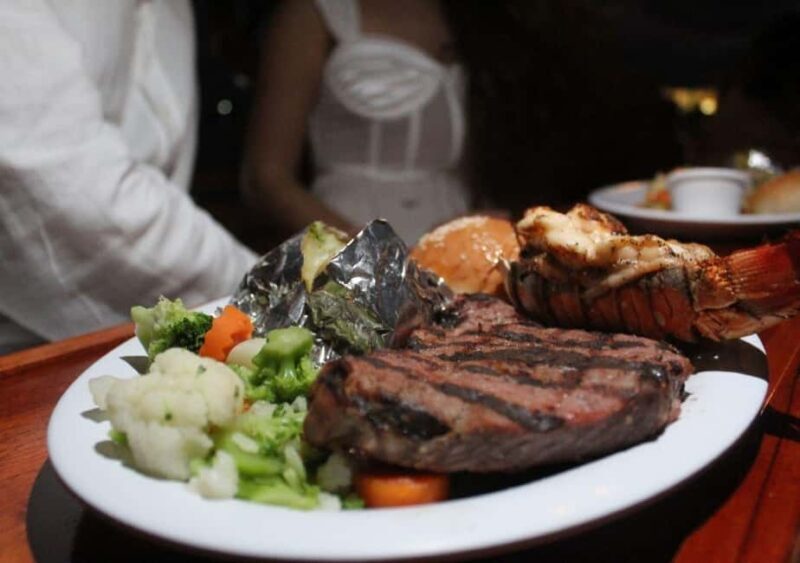 Cancun: Romantic evening in galleon with dinner and open bar - FAQ