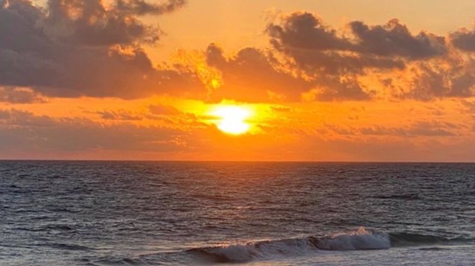 Cancun to Isla Mujeres: Sunset on Private Luxury Yacht (VIP) - Yacht Amenities