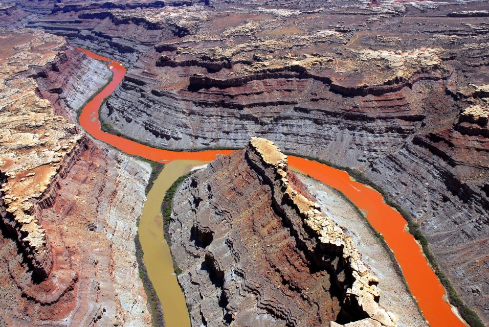 Canyonlands and Arches National Park: Scenic Airplane Flight - Aerial Perspectives on Landmarks