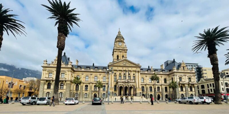 Cape Town: Walking City Tour of Landmarks and Hidden Gems - Exploring the Companys Garden