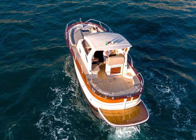 Capri : 2 Hours Private Boat from Capri - A Closer Look at the Stops