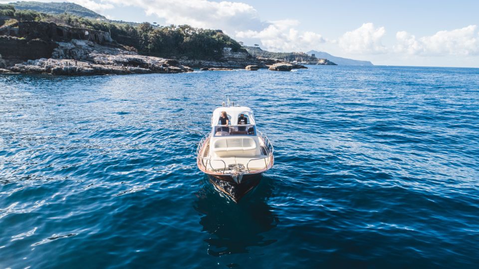 Capri : 2 Hours Private Boat From Capri - Language Options and Activities