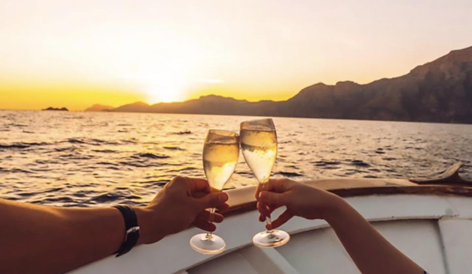 Capri: 2-Hours Sunset Boat Tour, Swimming & Dinner Option - An Up-Close Look at the Capri Sunset Boat Tour