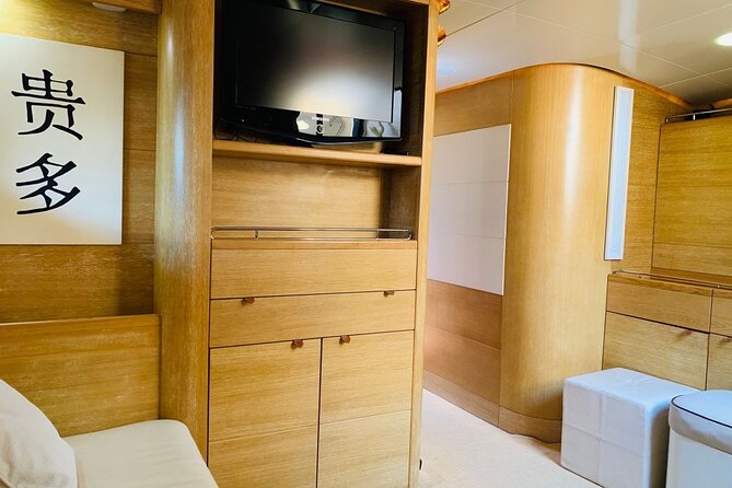 Capri & Amalfi Coast Luxury Tour on MAGNUM 53 Sport - Crew and Coordination