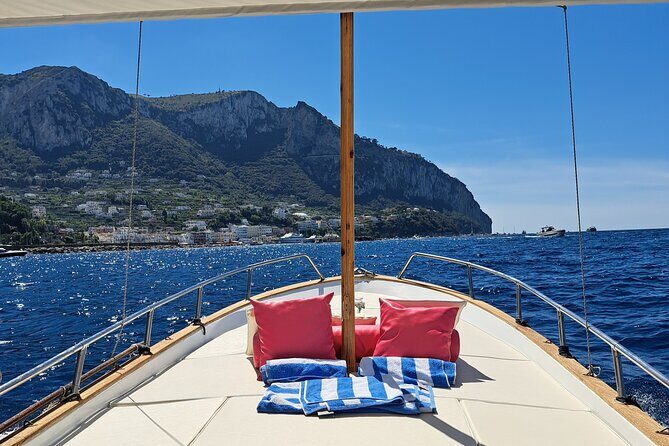 Capri in 3 Hours The Best of the Island by Private Classic Gozzo - Timing and Traffic Management
