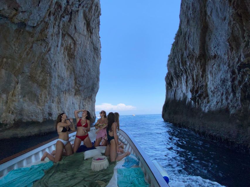 Capri: Island and Grottos Boat Cruise With Snacks and Drinks - Key Points