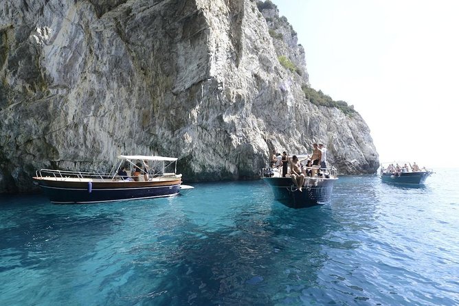 Capri Island Boat Tour From Rome by Train - Tour Group Size and Accessibility