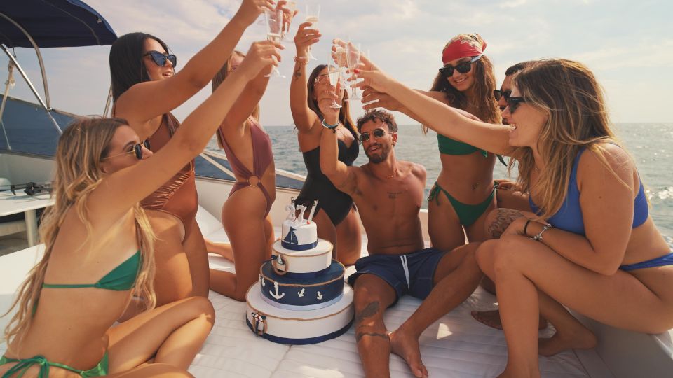 Capri Positano and Amalfi Boat Tour: Free Bar and Aperitizer - Scenic Routes and Bays Visits
