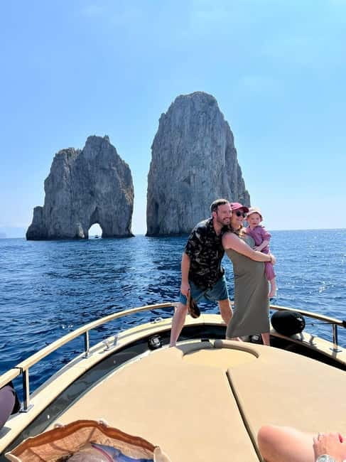 Capri: Premium Boat Tour and City Tour - All Inclusive - FAQ