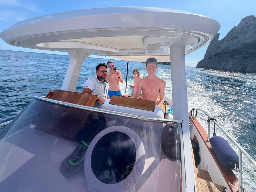 Capri: Secret Corners Boat Tour with Local Skipper - Key Points