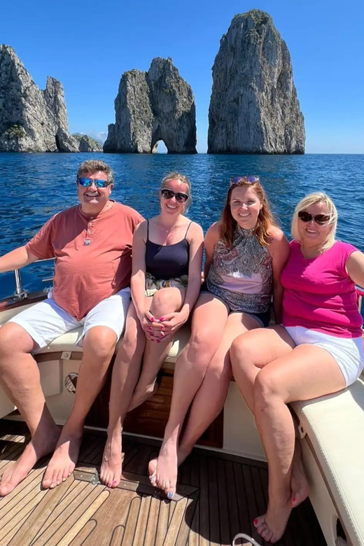 Capri: Small Group Boat Tour With Limoncello and Snacks - Key Points