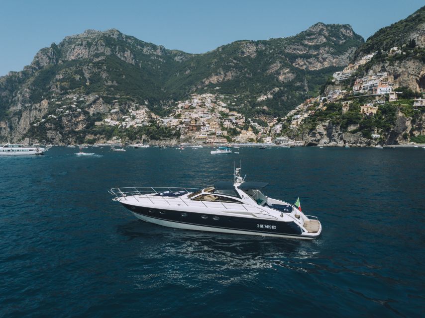 Capri: Tour on a Yacht and Visit to the Grotto - Key Points