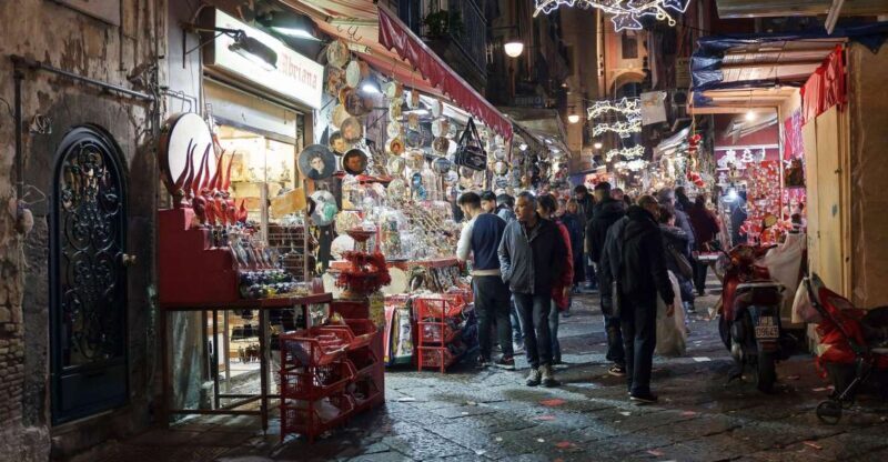 "Capturing the Magic": Explore the Naples Christmas Market - Key Points