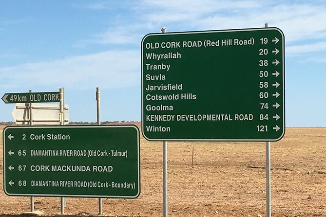 Carisbrooke Station and Dinosaur Stampede Day Tour from Winton - Practical Details