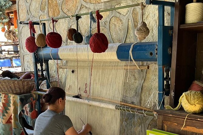 Carpet Weaving Art Lessons & Experience - Learning the Art of Carpet Weaving