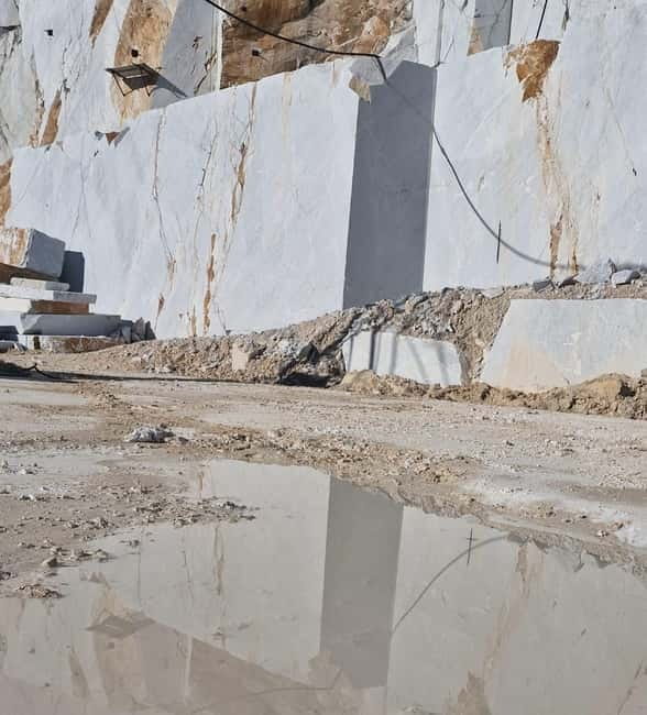 Carrara marble quarries with lard tasting: Off-road quarry tour - A Closer Look at the Experience