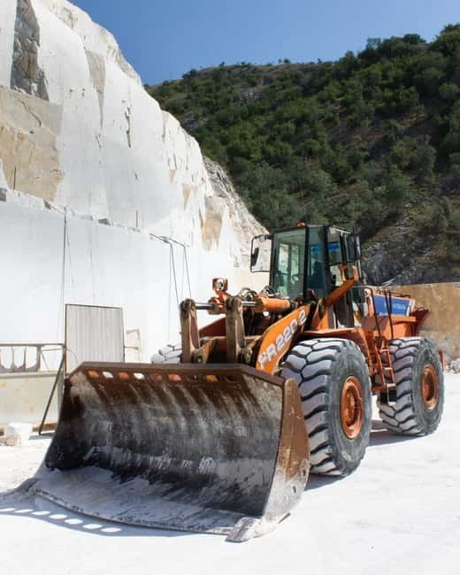 Carrara: Tour Cave Michelangelo and Carrara Art Studios - An In-Depth Look at the Carrara Tour Experience