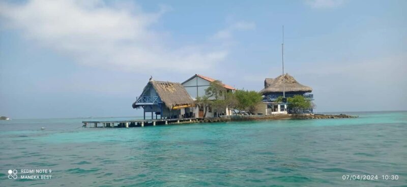 Cartagena: 5 ISLANDS by speedboat with SNORKELING & LUNCH - The Sum Up