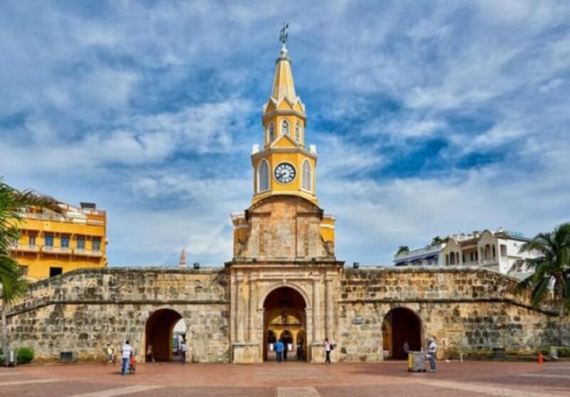 Cartagena: BILINGUAL CITYTOUR SAN FELIPE CASTLE & Old City - Key Points