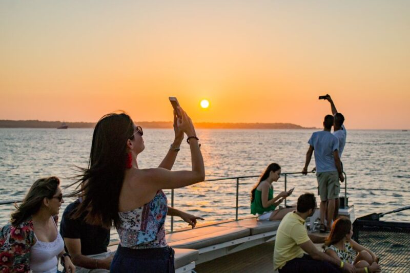 Cartagena De Indias: 2-Hour Sunset Cruise - Experience the Scenic Views