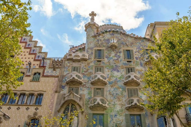 Casa Batlló Early Entry Tour & Skip-the-Line Sagrada Familia - Starting Point: Passeig de Gràcia, 41
