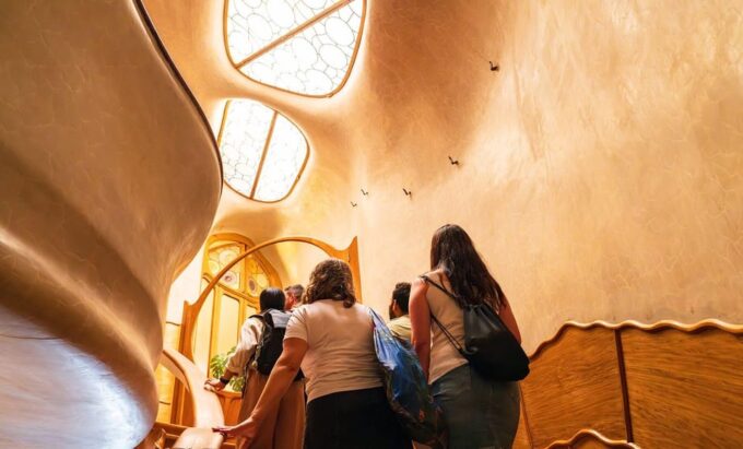 Casa Batlló Tour With Optional White Rabbit Museum Entry - Meeting Information
