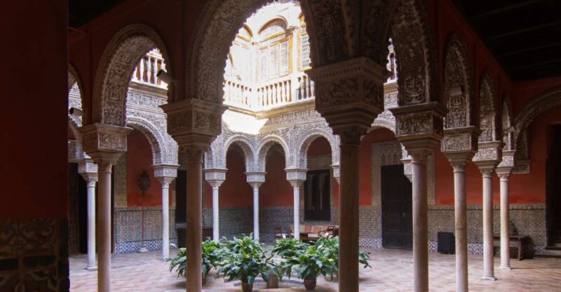Casa De Salinas Entry Ticket With Audio Guide - Historical Context and Architectural Features
