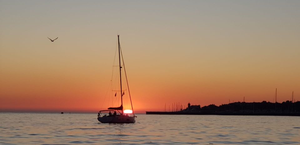 Cascais: 2-Hour Sunset Cruise - Relaxing Along the Beaches