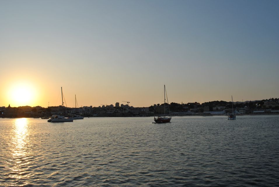 Cascais: 2-Hour Sunset Cruise - Intimate and Luxurious Atmosphere