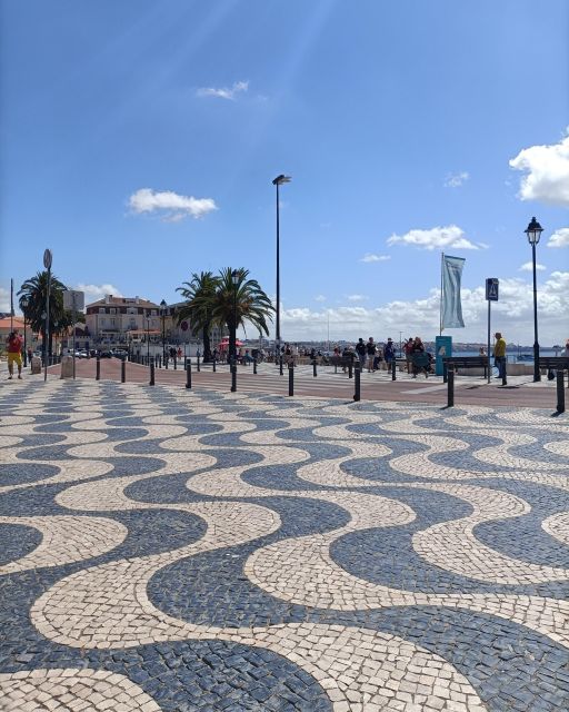 Cascais - Private Tour in English in Lisbon's Suburb - Stroll Through Lively Shopping Streets