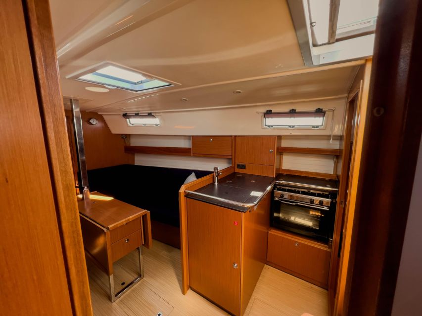 Cascais: Romantic Experience for Two by Sailboat - Customer Reviews and Ratings