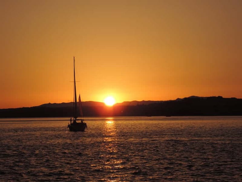 Cascais: Sunset Boat Trip with Welcome Drinks - Who Would Love This Experience?