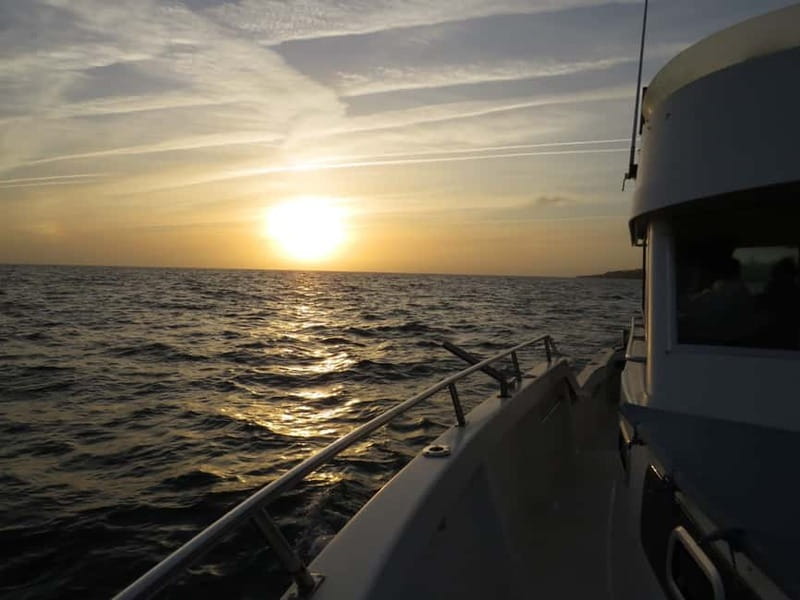 Cascais: Sunset Boat Trip with Welcome Drinks - FAQ