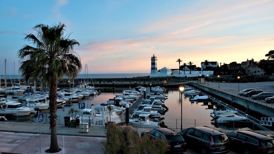Cascais: Walking Tour Through Town Center - Exploring Cascais: What the Tour Covers