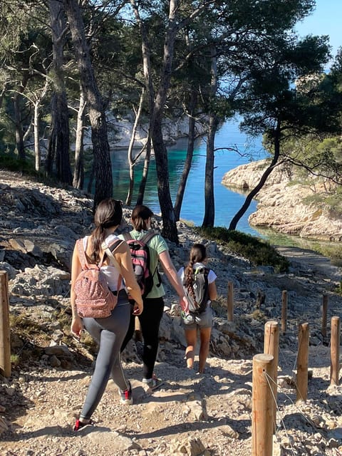 Cassis: Calanques National Park Guided Hiking Half-Day Trip - Exploring the Calanque De Port-Miou