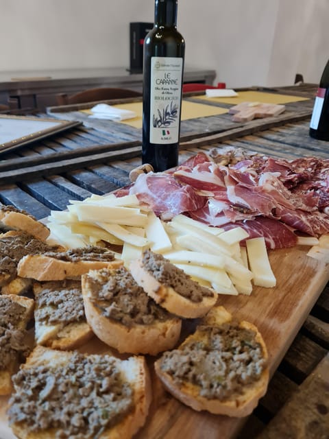 Castiglion Fiorentino: Wine Tasting With Guided Tour - Food Pairing