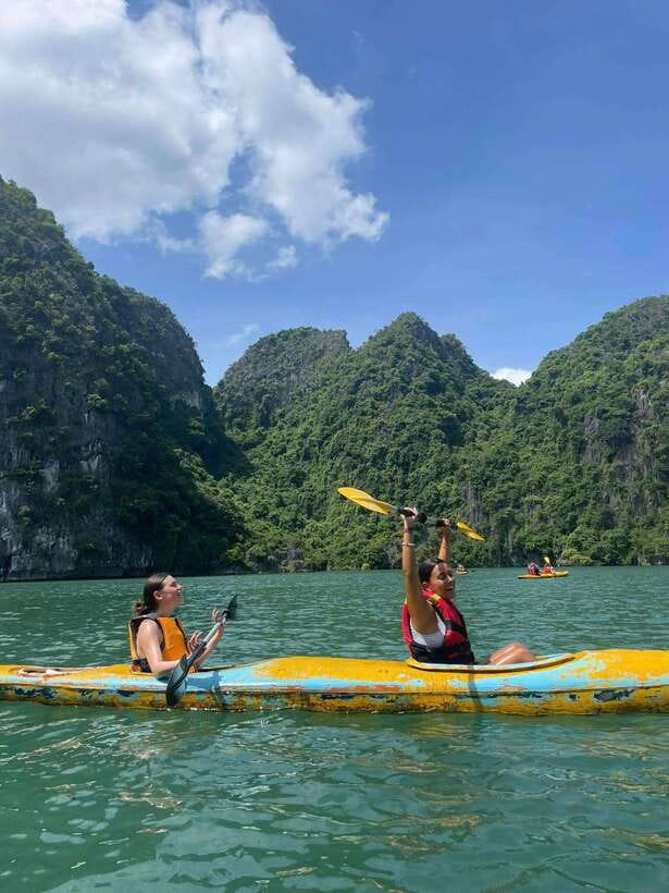CAT BA ISLAND: FULL DAY SMALL GROUP BOAT TOUR LAN HA BAY - Floating Fishing Village