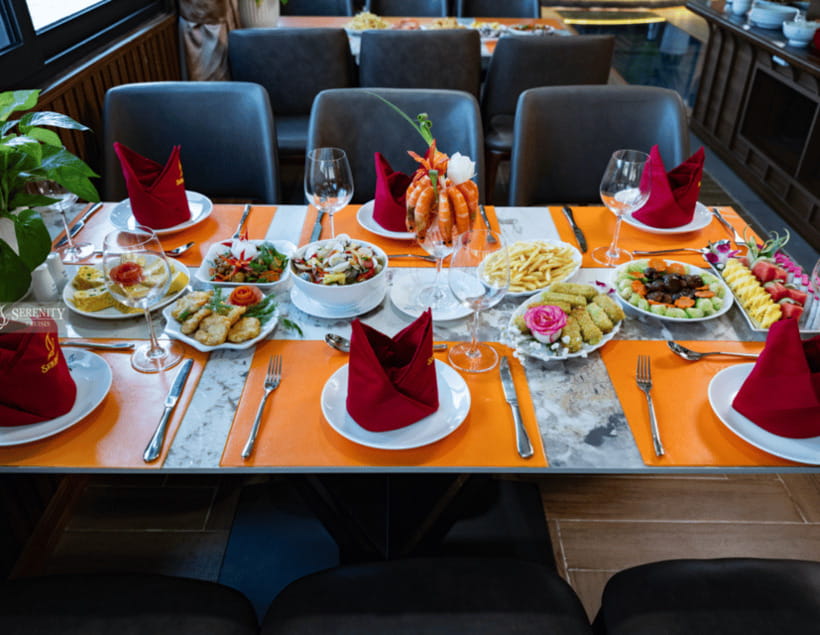Cat Ba Island/Hanoi: Lan Ha & Ha Long Bay Cruise With Lunch - Dining Experience Onboard