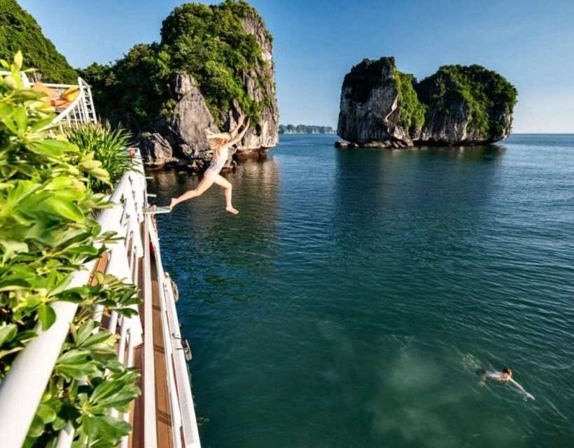 Cat Ba: Lan Ha Bay Luxury Day Tour: Cruise, Kayaking, Biking - Activities on the Water