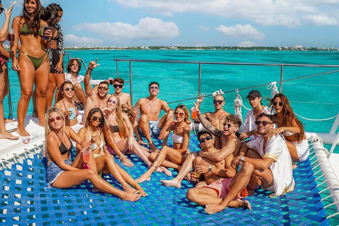 Catamaran Booze Party With Open Bar in Cancun - The Sum Up