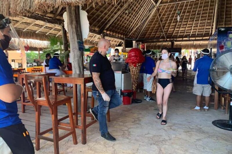 Catamarán Cruise to Isla Mujeres & Buffet Lunch - Key Points