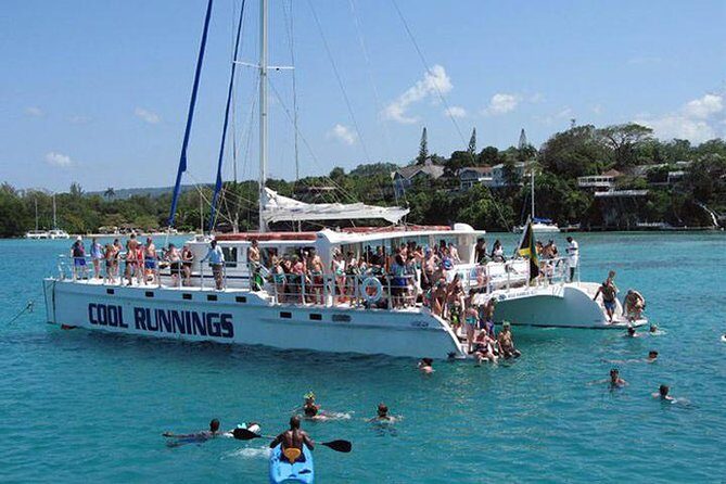 Catamaran cruise with Dunn's River falls from Ocho Rios - A Comprehensive Look at the Catamaran Cruise with Dunns River Falls