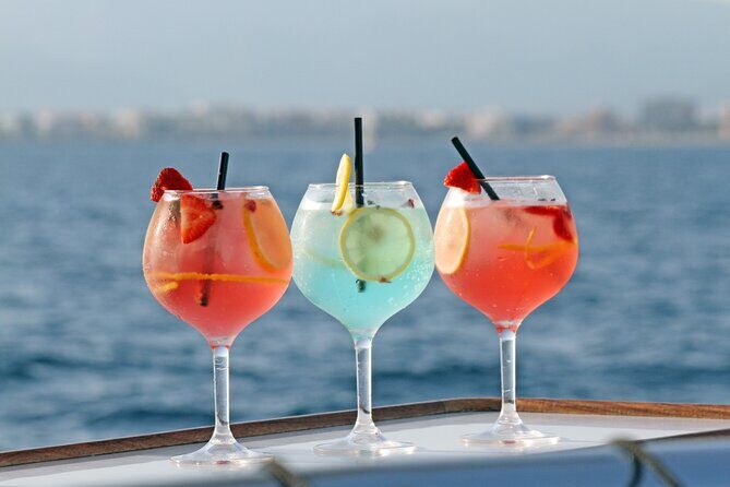 Catamaran sailing at sunset with tapas Palma de Mallorca - Key Points